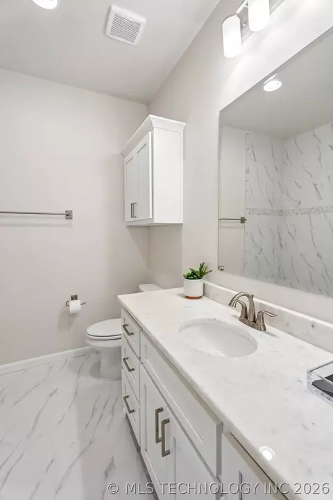 Bath - 14920 S Sequoia St S, Glenpool, OK 74033 photo 7 of 8