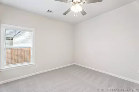 Bedroom - 14920 S Sequoia St S, Glenpool, OK 74033 photo 6 of 7