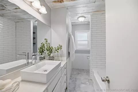 Bath - 4612 E 56th Ct, Tulsa, OK 74135 photo 1 of 3