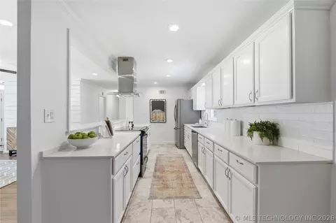 Kitchen - 4612 E 56th Ct, Tulsa, OK 74135 photo 1 of 6