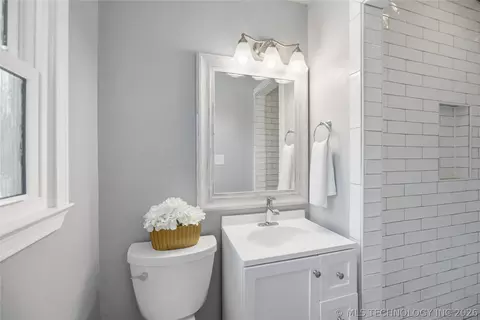 Bath - 4612 E 56th Ct, Tulsa, OK 74135 photo 3 of 3
