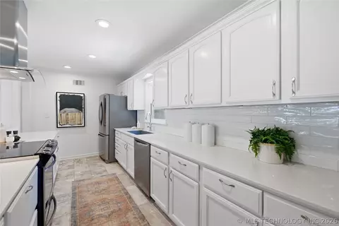 Kitchen - 4612 E 56th Ct, Tulsa, OK 74135 photo 2 of 6