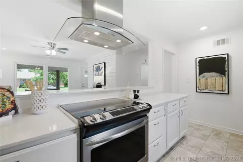 Kitchen - 4612 E 56th Ct, Tulsa, OK 74135 photo 4 of 6
