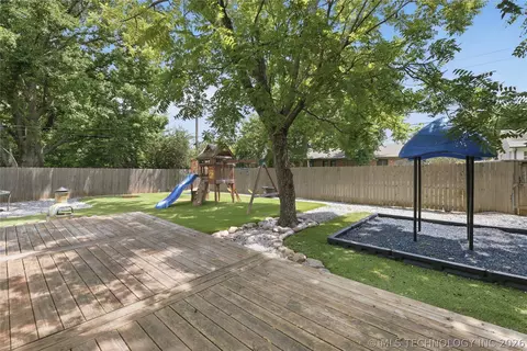 Exterior - 4612 E 56th Ct, Tulsa, OK 74135 photo 2 of 5