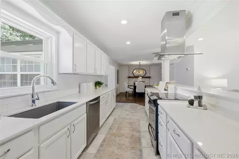 Kitchen - 4612 E 56th Ct, Tulsa, OK 74135 photo 6 of 6