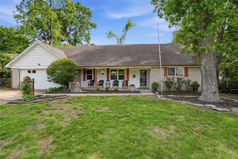 1920 E 53rd St, Tulsa, OK 74105