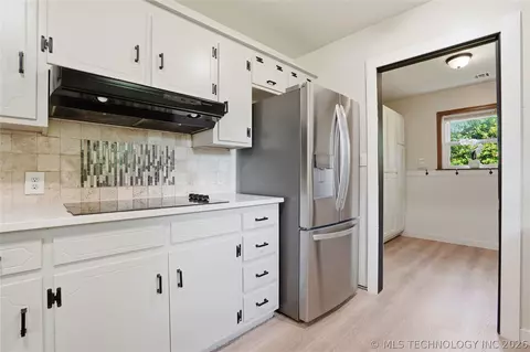 Kitchen - 1920 E 53rd St, Tulsa, OK 74105 photo 4 of 4