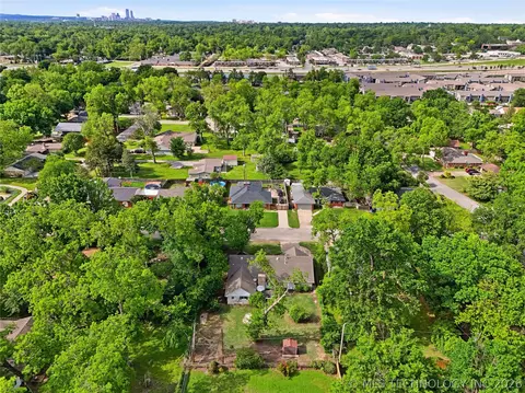 View/Area - 1920 E 53rd St, Tulsa, OK 74105 photo 3 of 6