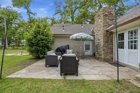 Exterior - 1920 E 53rd St, Tulsa, OK 74105 photo 6 of 10