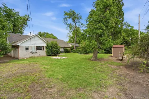 Exterior - 1920 E 53rd St, Tulsa, OK 74105 photo 9 of 10