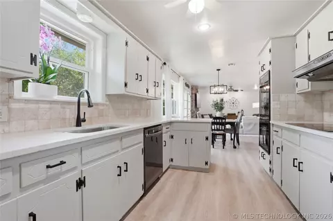 Kitchen - 1920 E 53rd St, Tulsa, OK 74105 photo 1 of 4
