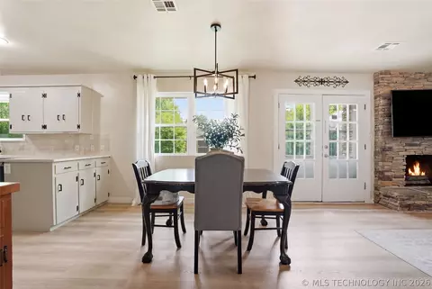 Dining - 1920 E 53rd St, Tulsa, OK 74105 photo 2 of 2