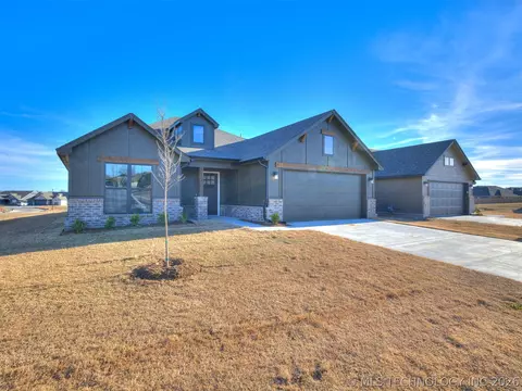 7514 E 90th Pl N, Owasso, OK 74055