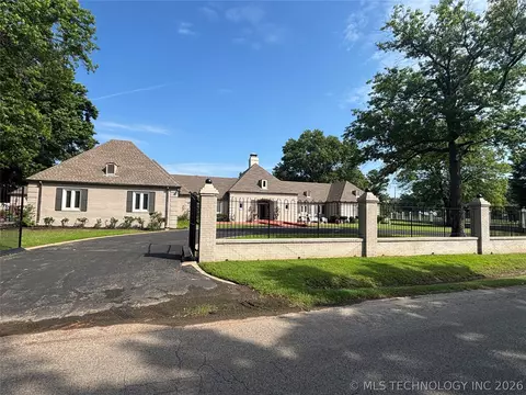 3706 Country Club Dr, Muskogee, OK 74403