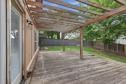 Exterior - 6903 E 99th St, Tulsa, OK 74133 photo 2 of 3