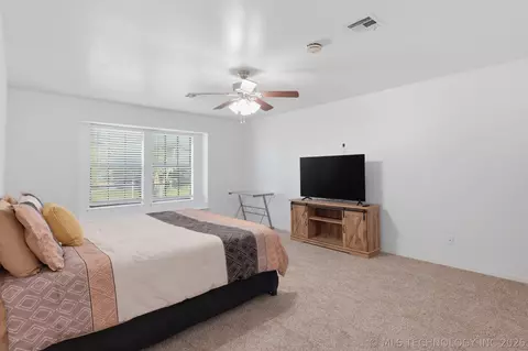 Bedroom - 6903 E 99th St, Tulsa, OK 74133 photo 1 of 7