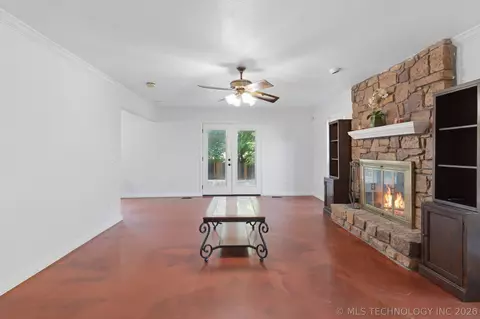 Living - 6903 E 99th St, Tulsa, OK 74133 photo 2 of 5