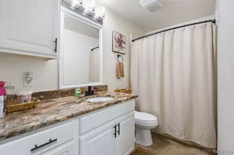 Bath - 5911 E Reading St, Tulsa, OK 74115 photo 1 of 1