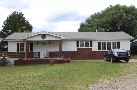 10390 Loblolly Rd, Henryetta, OK 74437