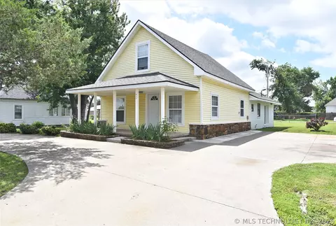 611 E 4th St, Claremore, OK 74017