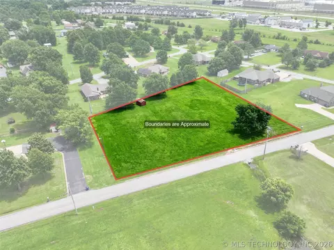 Oakwood Drive, Pryor, OK 74361