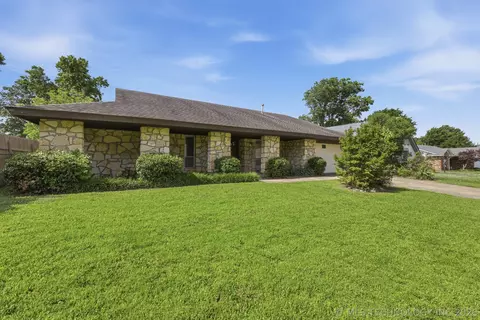 Exterior - 6828 E 47th St, Tulsa, OK 74145 photo 2 of 6