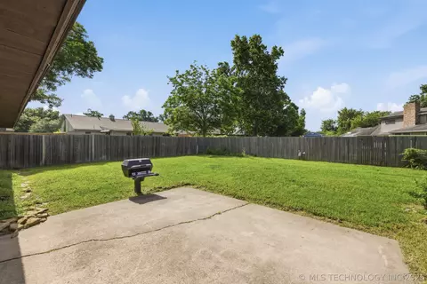 Exterior - 6828 E 47th St, Tulsa, OK 74145 photo 6 of 6