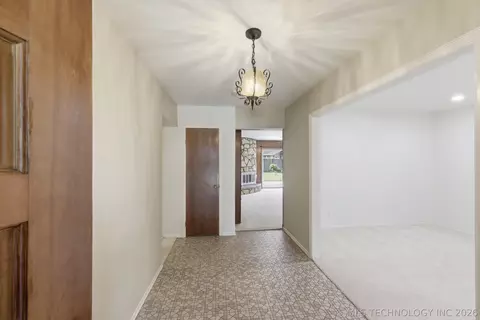Entry Way - 6828 E 47th St, Tulsa, OK 74145 photo 1 of 1