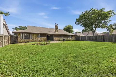 Exterior - 6828 E 47th St, Tulsa, OK 74145 photo 4 of 6