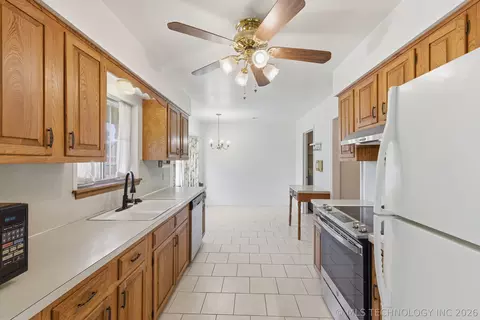 Kitchen - 6828 E 47th St, Tulsa, OK 74145 photo 1 of 2
