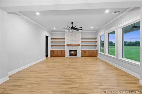 Living - 31820 E Two Socks Dr, Broken Arrow, OK 74014 photo 3 of 3