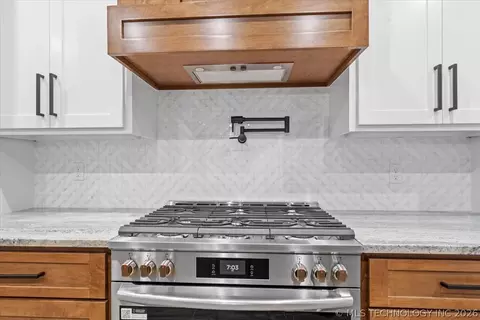 Kitchen - 31820 E Two Socks Dr, Broken Arrow, OK 74014 photo 5 of 12