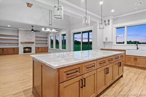 Kitchen - 31820 E Two Socks Dr, Broken Arrow, OK 74014 photo 12 of 12