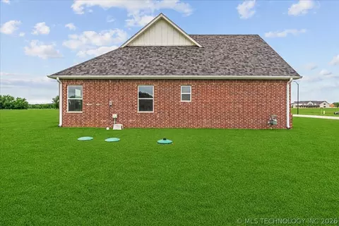 Exterior - 31820 E Two Socks Dr, Broken Arrow, OK 74014 photo 5 of 6