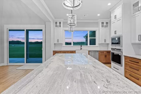 Kitchen - 31820 E Two Socks Dr, Broken Arrow, OK 74014 photo 3 of 12