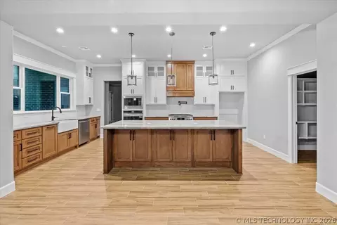 Kitchen - 31820 E Two Socks Dr, Broken Arrow, OK 74014 photo 1 of 12