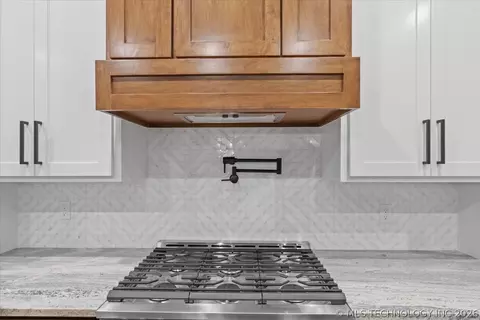 Kitchen - 31820 E Two Socks Dr, Broken Arrow, OK 74014 photo 4 of 12