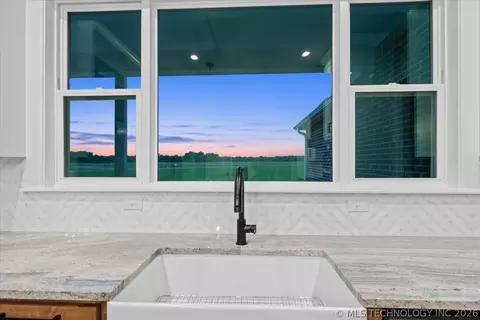 Kitchen - 31820 E Two Socks Dr, Broken Arrow, OK 74014 photo 6 of 12
