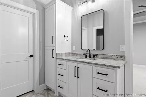 Bath - 31820 E Two Socks Dr, Broken Arrow, OK 74014 photo 10 of 11