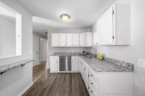 Kitchen - 7144 E Latimer Pl, Tulsa, OK 74115 photo 4 of 4