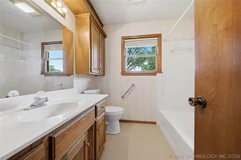 Bath - 17255 E 79th St N, Owasso, OK 74055 photo 2 of 2