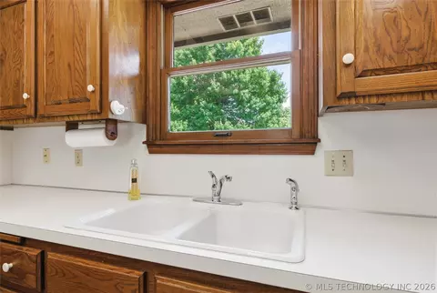 Kitchen - 17255 E 79th St N, Owasso, OK 74055 photo 2 of 3