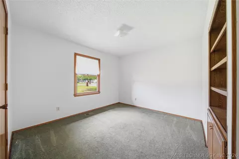 Bedroom - 17255 E 79th St N, Owasso, OK 74055 photo 3 of 4