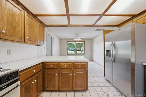 Kitchen - 17255 E 79th St N, Owasso, OK 74055 photo 3 of 3