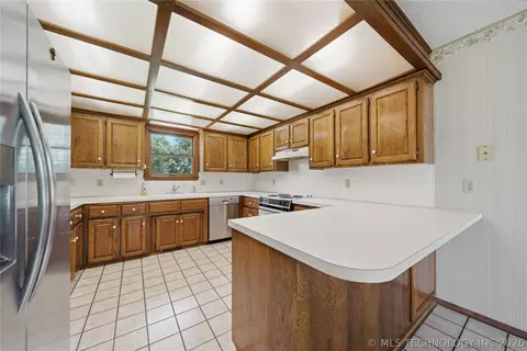 Kitchen - 17255 E 79th St N, Owasso, OK 74055 photo 1 of 3