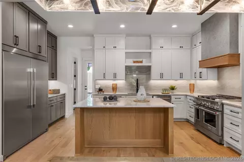Kitchen - 237 E 35th Pl, Tulsa, OK 74105 photo 2 of 16