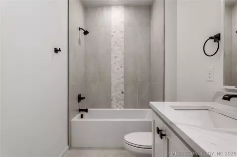 Bath - 237 E 35th Pl, Tulsa, OK 74105 photo 6 of 15