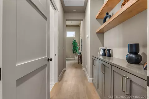 Entry Way - 237 E 35th Pl, Tulsa, OK 74105 photo 5 of 9