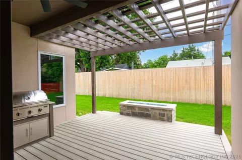 Exterior - 237 E 35th Pl, Tulsa, OK 74105 photo 3 of 4