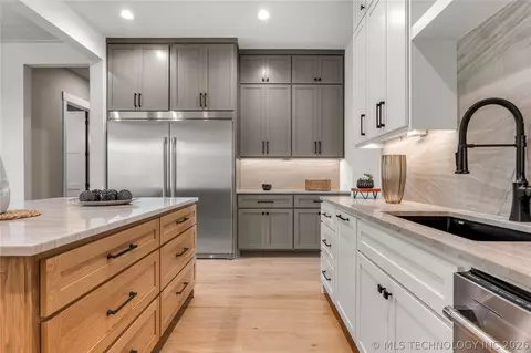 Kitchen - 237 E 35th Pl, Tulsa, OK 74105 photo 6 of 16